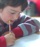 C’est en mâchonnant et en léchant les gommes que les enfants sont
								exposés aux phtalates qu’elles contiennent. 